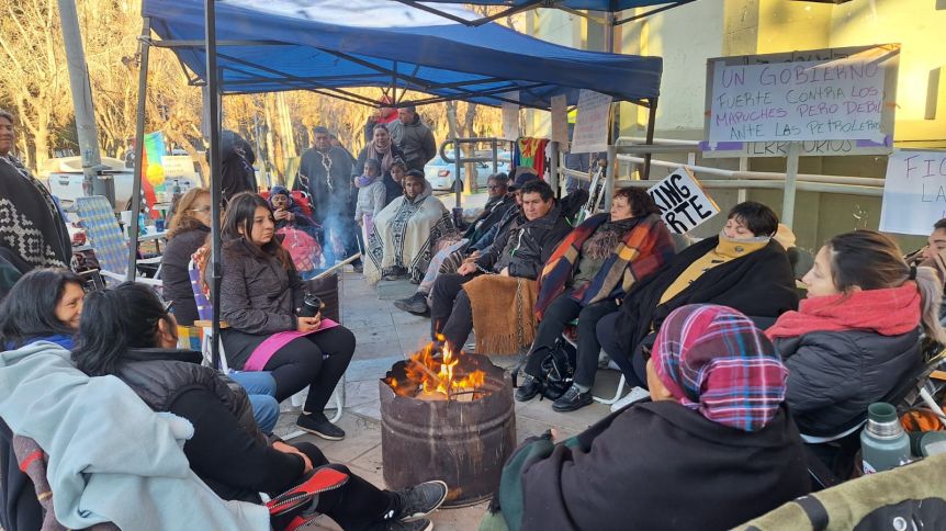 Tercer día de protesta mapuche en Casa de Gobierno: comunidades piden reconocimiento legal