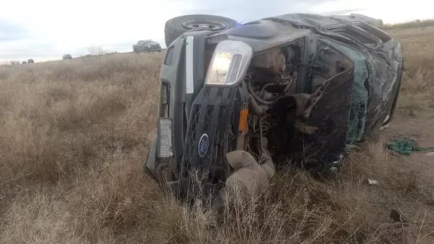 Murió un intendente que viajaba junto a su familia al volcar su camioneta