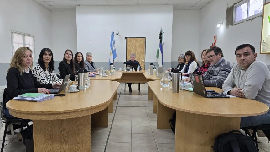 Afloja la tensión: docentes rionegrinos suspendieron el paro y cobrarán el bono
