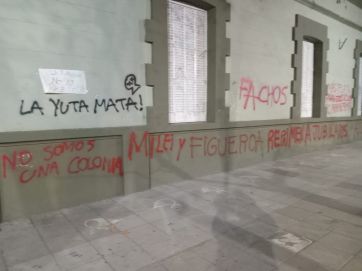 Vandalizaron la Casa de Gobierno durante una movilización mapuche