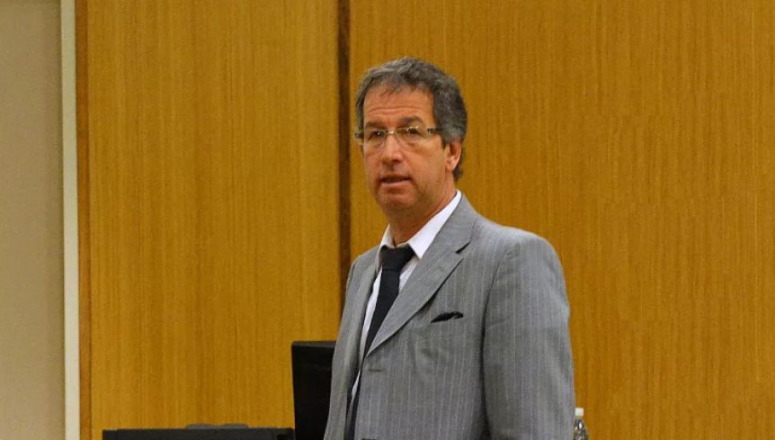 Los une el espanto: dos opositores antagónicos se acercaron para pegarle al Procurador