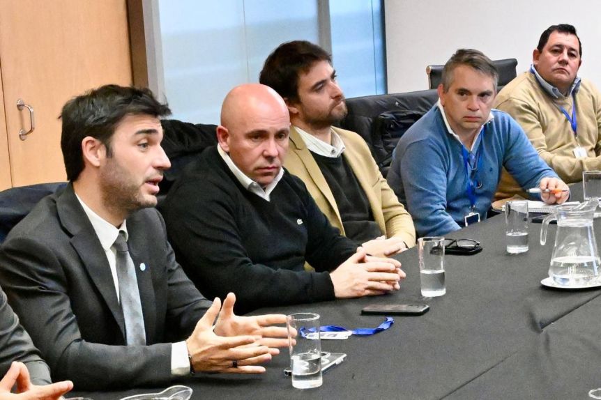 Torres y Sastre celebraron el acuerdo que destrabó el conflicto pesquero