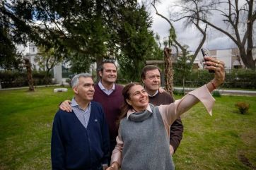 Una campaña desgarbada: la estrategia tibia y la influencia de un asesor casi violeta