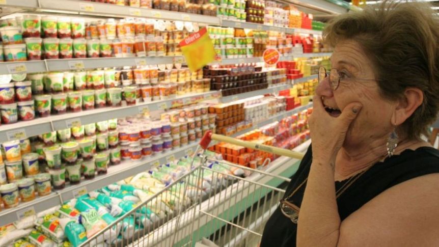 Por la suba del dólar, empresas remarcan precios con subas de hasta casi 10%