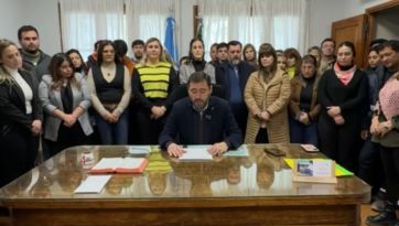 En plena crisis política, Román recibió de Weretilneck el bono petrolero