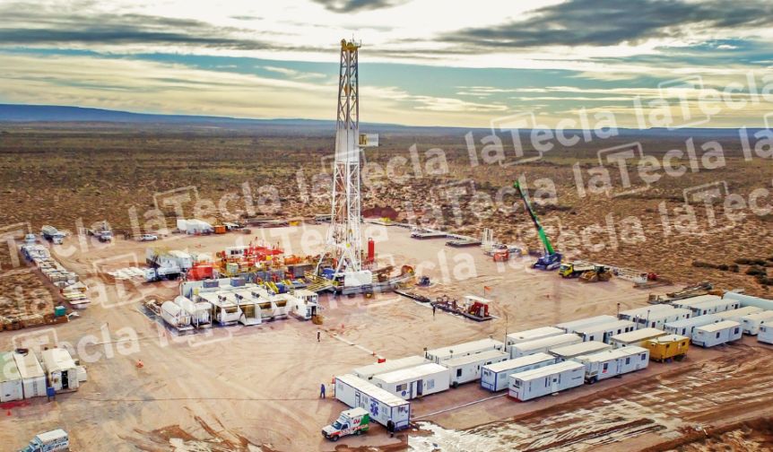 Mercado del petróleo: récord de producción y crisis laboral
