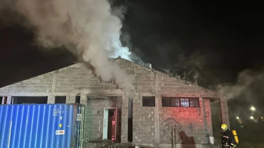 Sospechan que el incendio en el depósito de Seros podría haber sido intencional