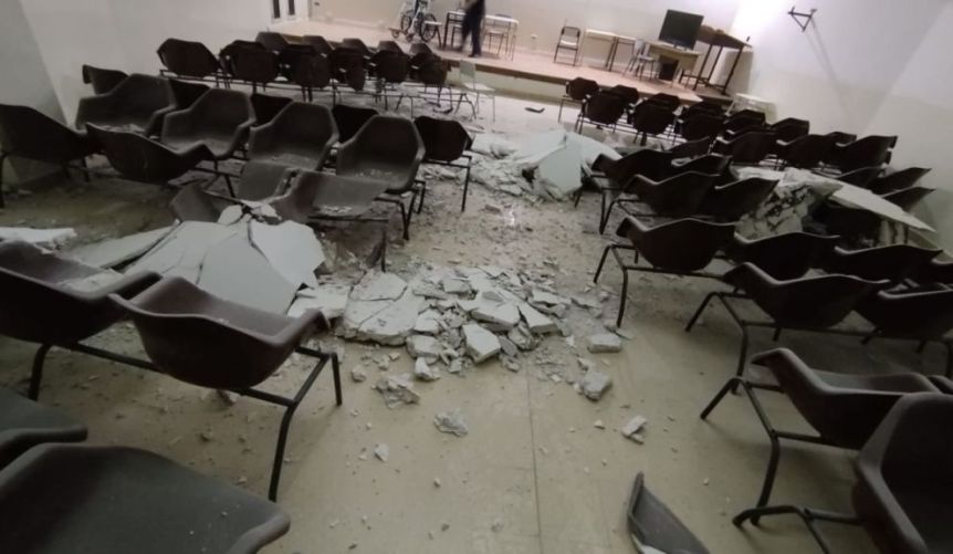 La oposición cargó contra Provincia por el desprendimiento del techo en una escuela de Viedma
