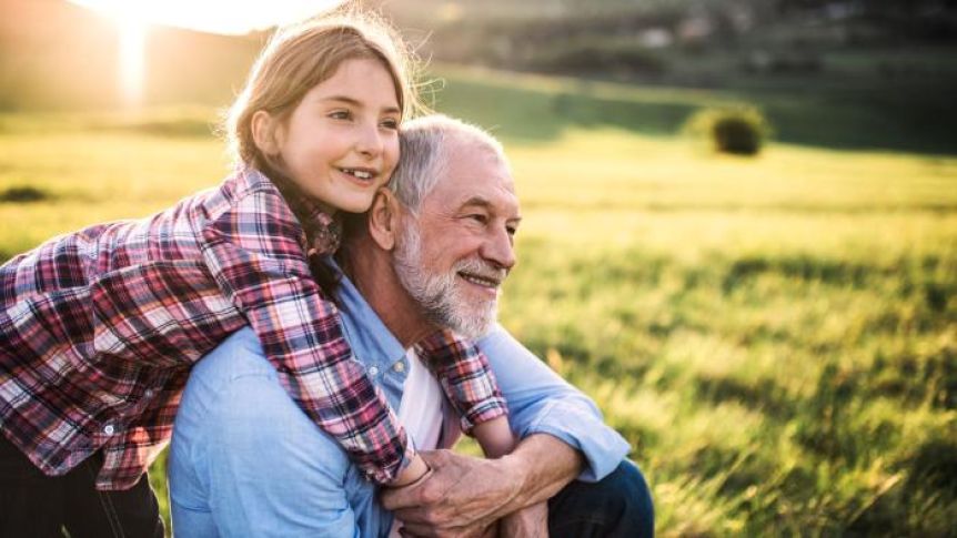 Un estudio confirma que la pubertad precoz de las niñas se debe a sus abuelos
