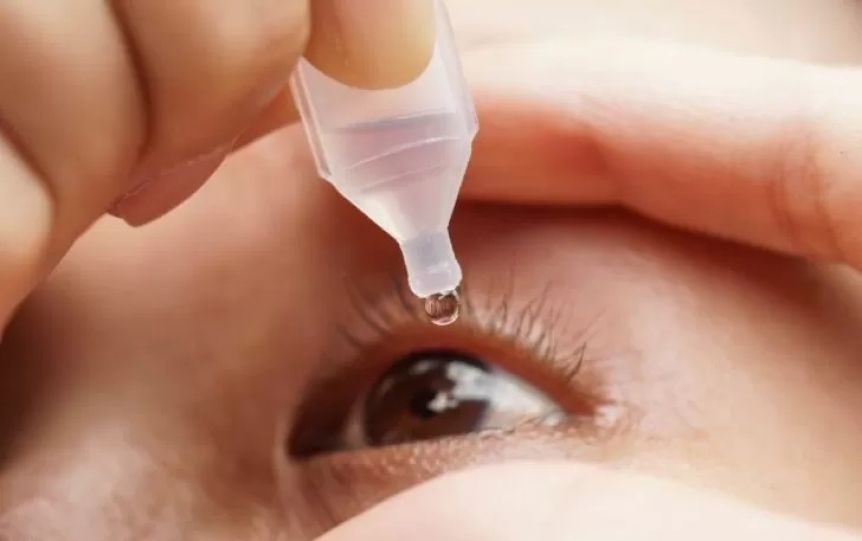 Se aprobaron las primeras gotas para corregir la presbicia sin lentes