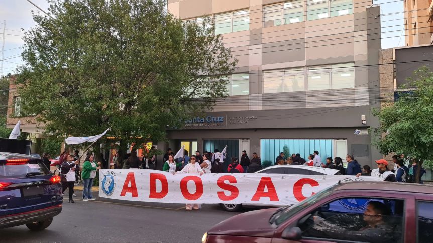 Santa Cruz aplicó una multa millonaria a ADOSAC por incumplir la conciliación obligatoria