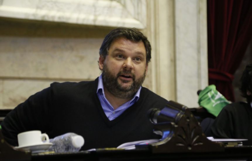 Ex diputado deberá pagar una multa millonaria por el acceso irregular a la vacuna contra el Covid