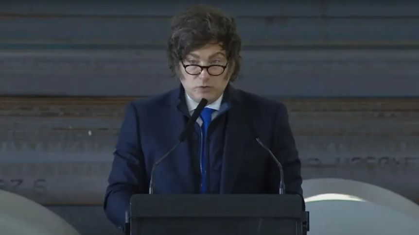 Javier Milei advirtió que la pobreza no se resuelve “imprimiendo papelitos”