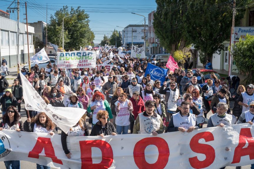 Crece el conflicto docente: ADOSAC anunció un nuevo paro de 72 horas y marcha en Río Gallegos