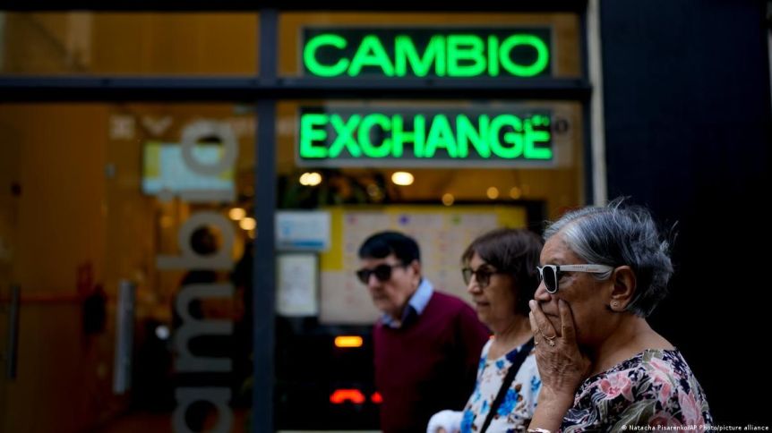 El PBI cayó en septiembre y se espera una profundización de la volatilidad cambiaria