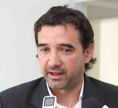 Albaini fustigó la convocatoria