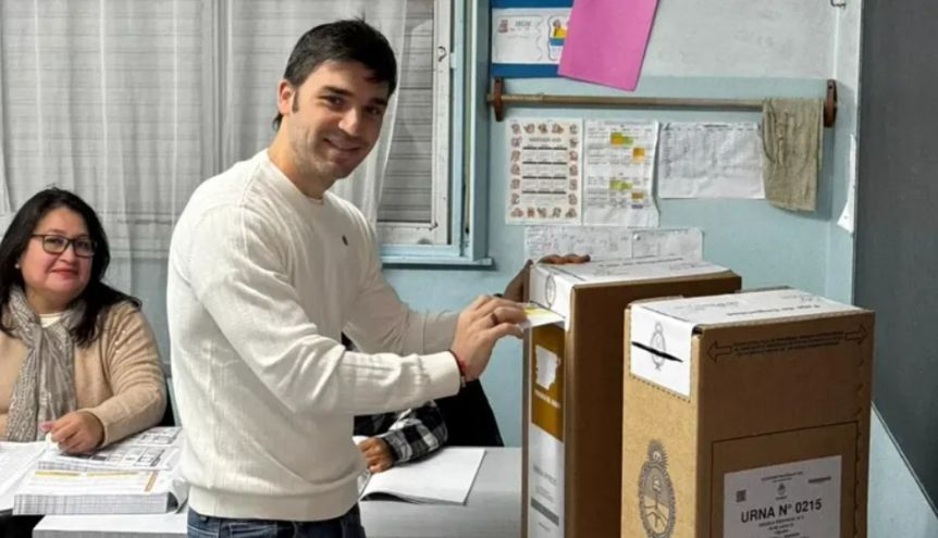 Torres votó y destacó que es “un momento histórico” por el debate que genera el plebiscito