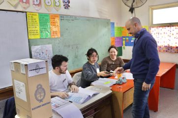 Los candidatos neuquinos ya emitieron su voto y repudiaron la agresión a Cervi