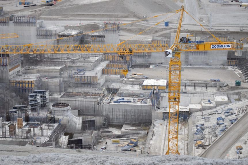 Francos asegura que las represas de Santa Cruz continúan, pero falta la firma clave con China