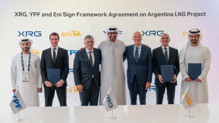 YPF y ENI firman un acuerdo con ADNOC que impulsa a Argentina en el mercado global del GNL