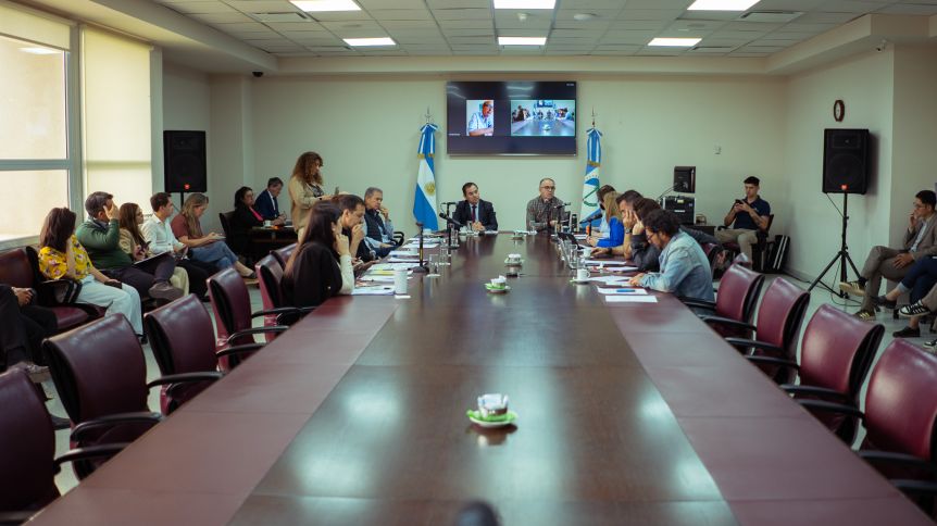 El ministro de Economía iría a la Legislatura a explicar el pedido de endeudamiento