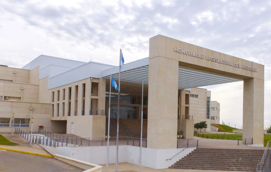 La Legislatura le pone el tacho a ocho vehículos en una subasta pública