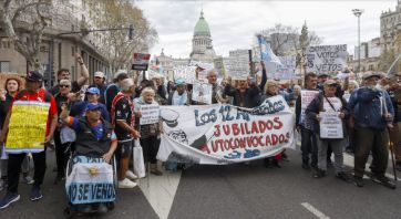 Detuvieron al Padre Paco en otra marcha de jubilados con represión