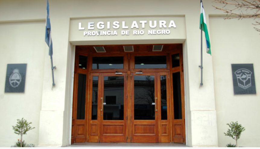 El ministro de Economía explica en la Legislatura el pedido de endeudamiento