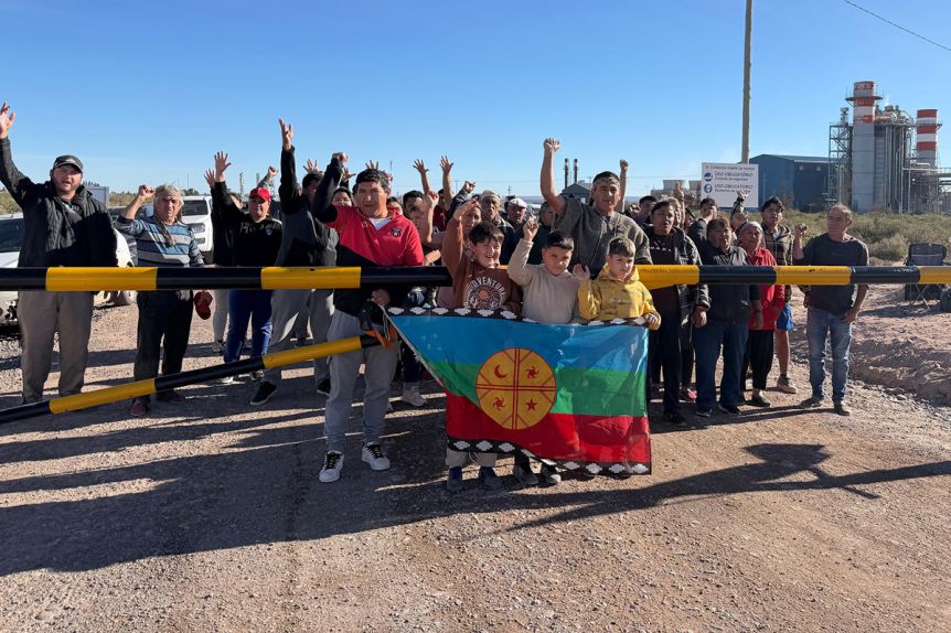 Bloqueo Loma Lata: la Justicia Federal ordenó a la comunidad mapuche levantar el bloqueo