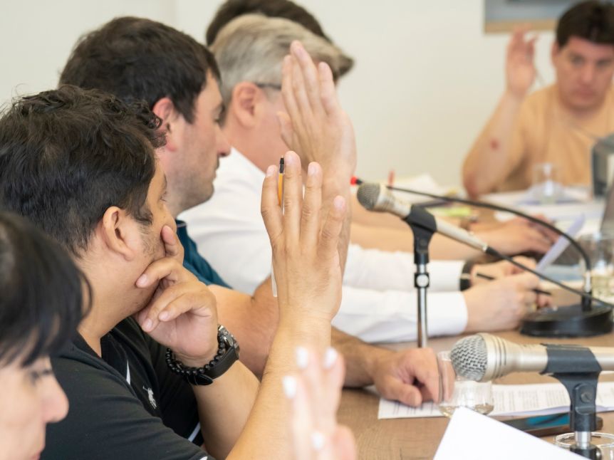 Presupuesto 2026 de Santa Cruz: despacho favorable y debate final antes del receso