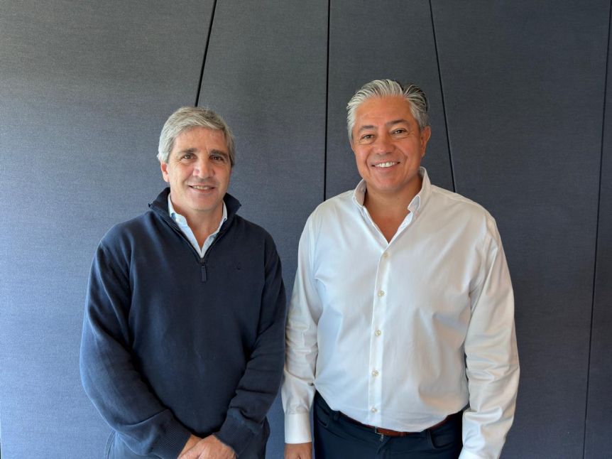 Caputo arribó este jueves a Neuquén de manera sorpresiva y recorrió Vaca Muerta