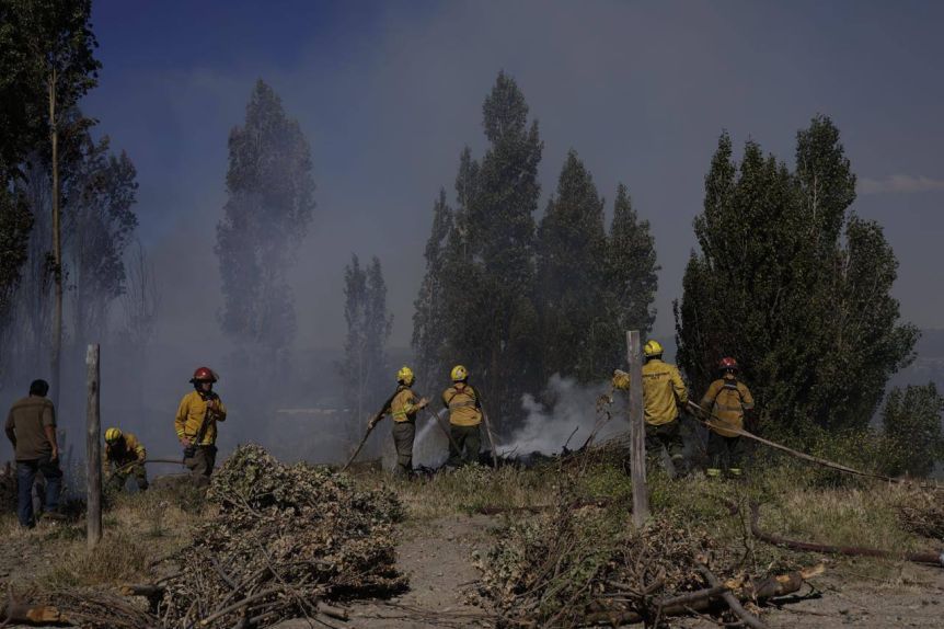 Con palito para Milei, el peronismo impulsa la emergencia por los incendios en la región