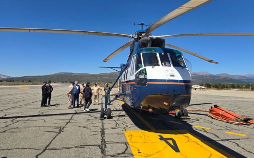 Río Negro ayuda a Chubut mandando un helicóptero para combatir los incendios