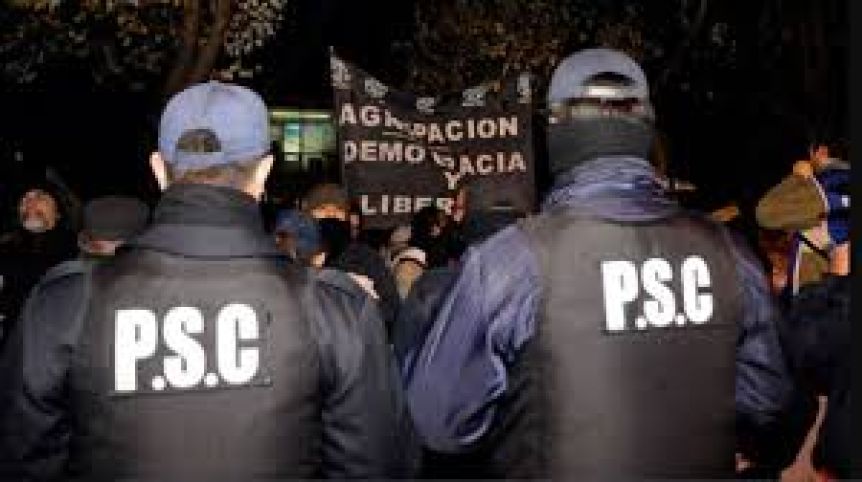 Policías autoconvocados organizan un bocinazo en reclamo salarial