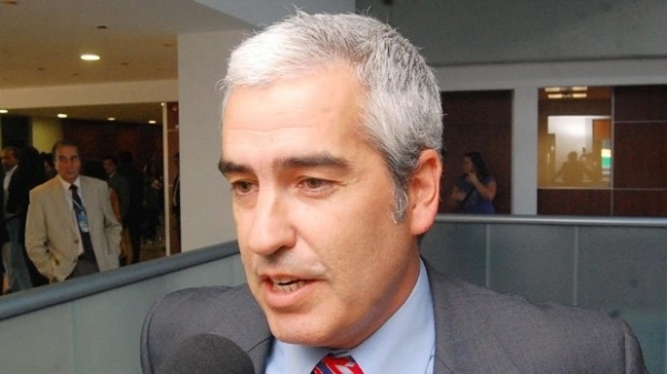 López fustigó a Linares: