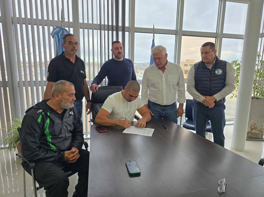 Petroleros frenan el paro pero exigen cero despidos en Santa Cruz