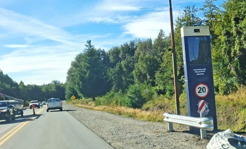 En Villa la Angostura instalaron cámaras para multar a conductores que usan el celular