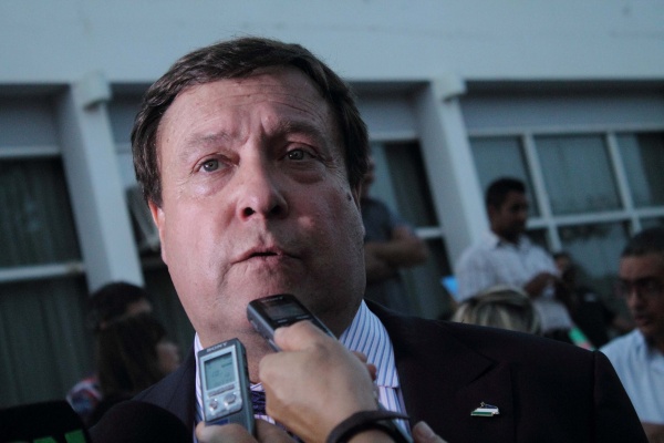 Weretilneck anunció emisión de letras y reconoció dificultades financieras