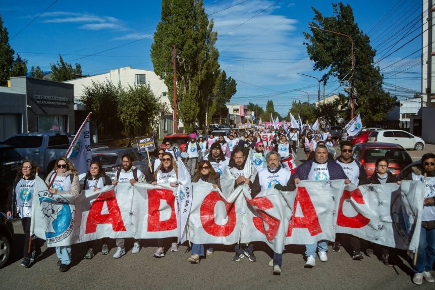 Adosac anunció otro paro de 72 horas y profundiza el conflicto docente en Santa Cruz