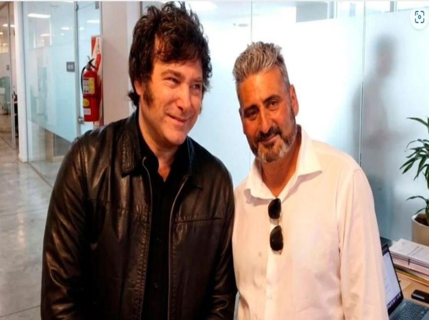 Carlos Rinaldi desmintió haber sido detenido y, alineado con Milei, culpó a los periodistas