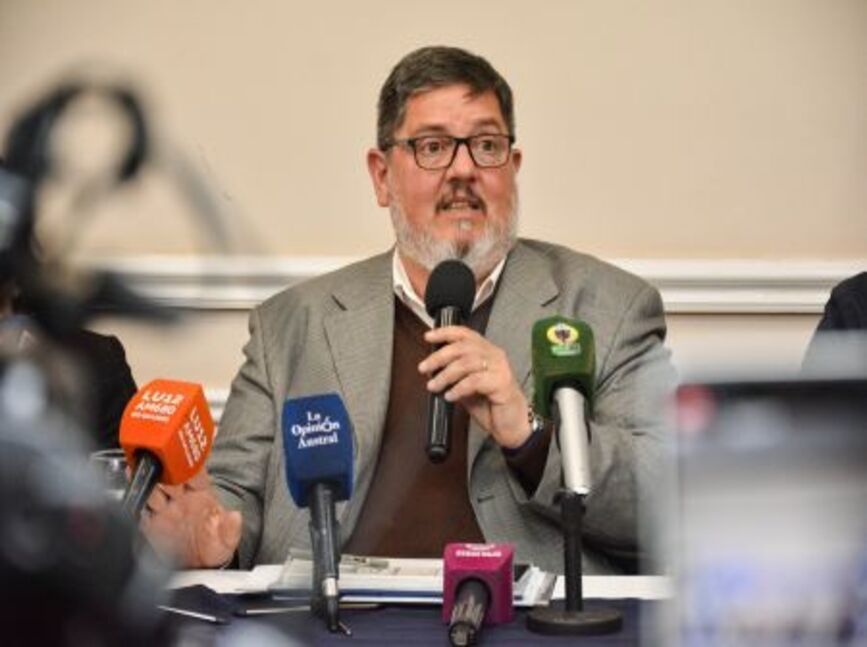 Entre críticas de la oposición, Verbes irá a la Legislatura a explicar el endeudamiento