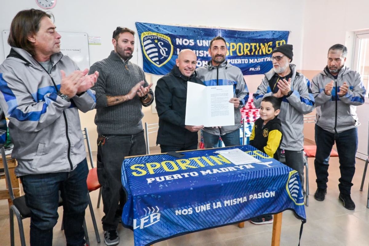 Madryn: Sastre entregó la preadjudicación de tierras al Sporting Fútbol Club