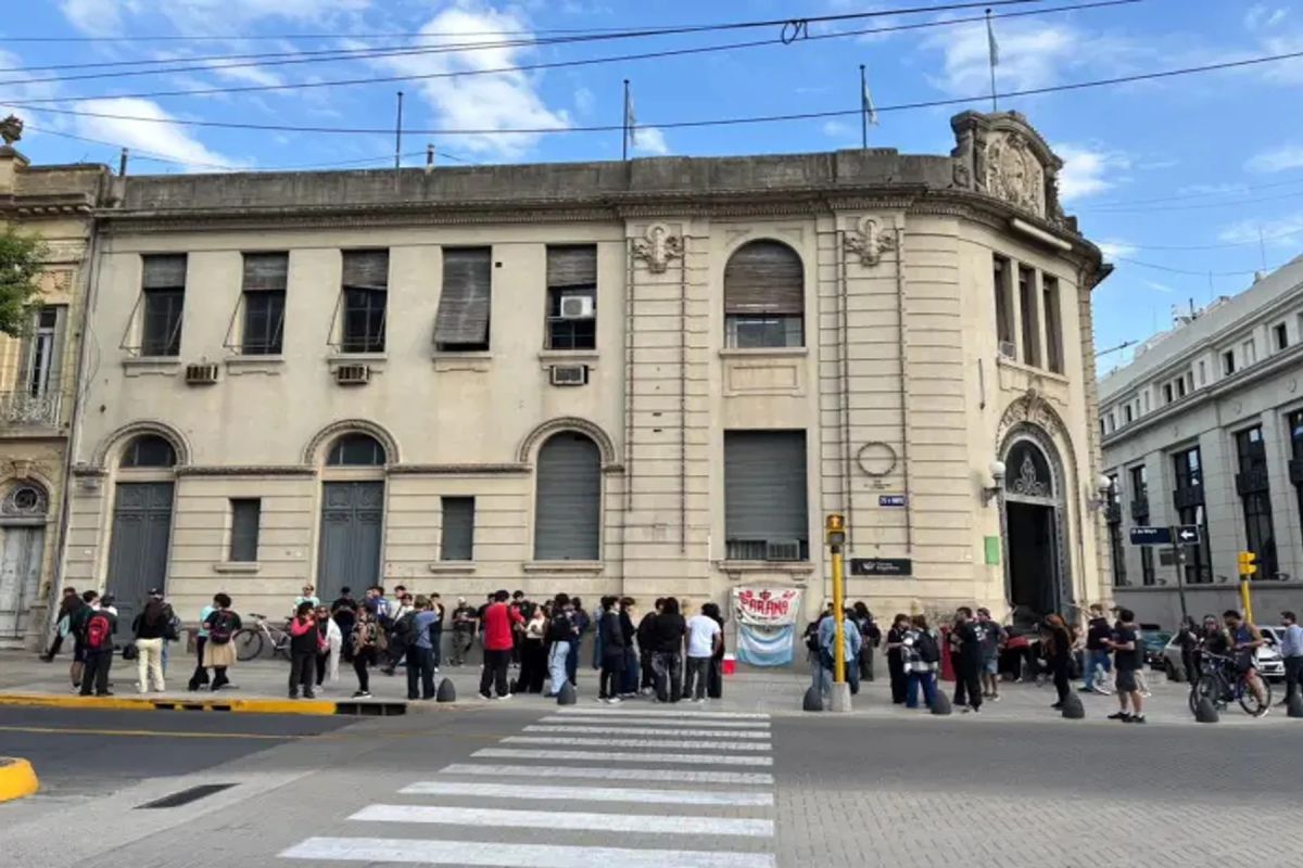 La infancia del Indio Solari en Paraná
