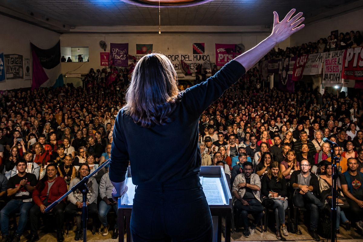Bregman estuvo en Neuquén y llamó a sus militantes a “pasar a la ofensiva”
