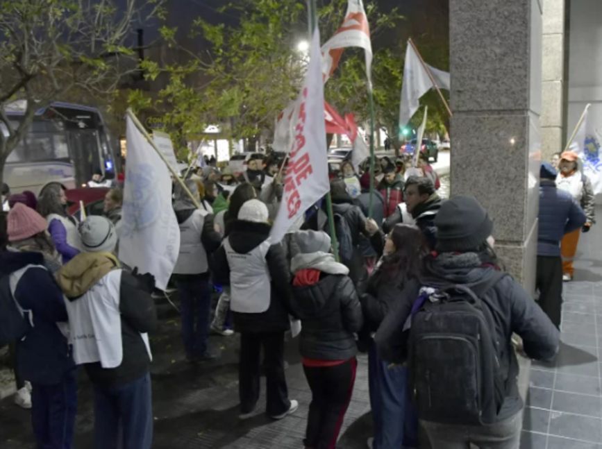 En medio de una fuerte tensión, se realiza la primera reunión paritaria del año con los docentes