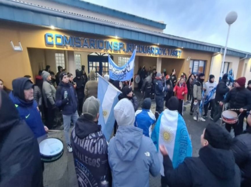 Policías de Santa Cruz rechazaron la oferta del Gobierno y sigue el conflicto