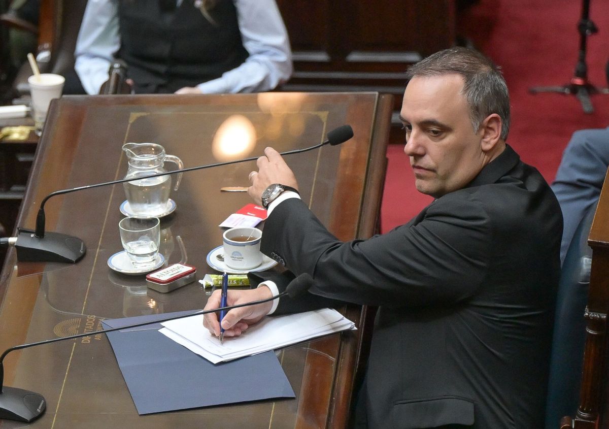 “Falta grave”: un socio del gobierno se desmarca por el caso Adorni