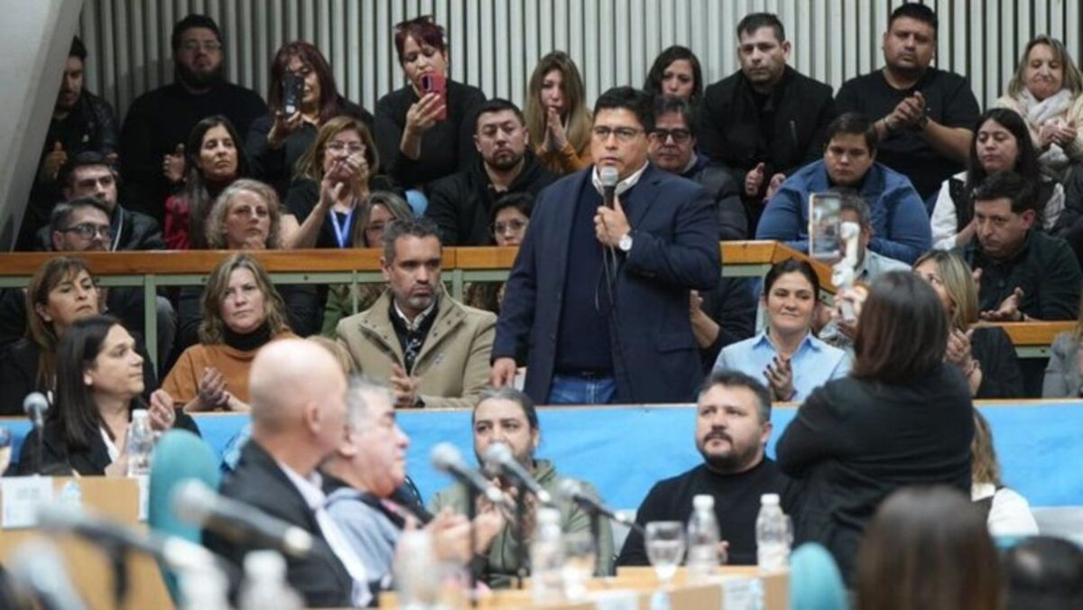 Vidal denunció que quieren derrocarlo tras el fallido tratamiento del endeudamiento