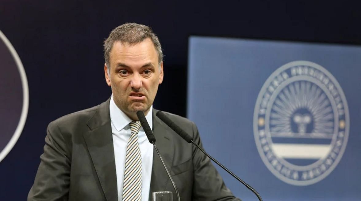 Adorni también renunció a YPF y queda completamente fuera de la función pública