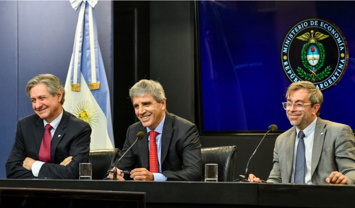 Economía blanqueó los números de la deuda: cómo pagará el Gobierno los vencimientos hasta 2027